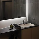 Spacious Luxury With Parking