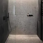 Spacious Luxury With Parking