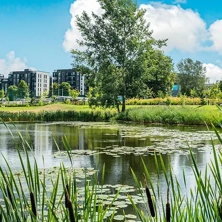 Lägenhet Spacious Luxury With Parking