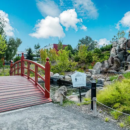 Spacious Luxury With Parking