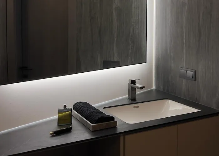 Spacious Luxury With Parking