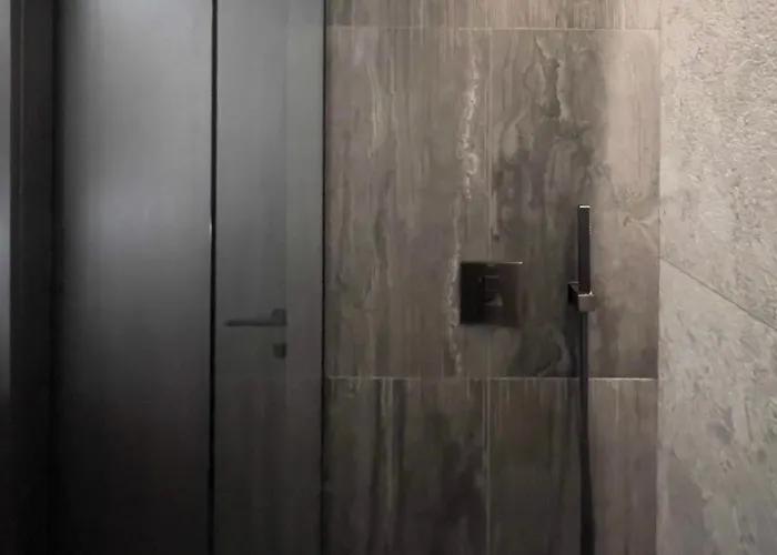 Spacious Luxury With Parking *